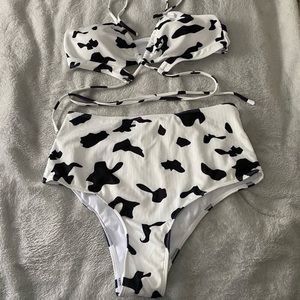 This Is New Hasn’t been worn but tried on and it’s to big. 2XL